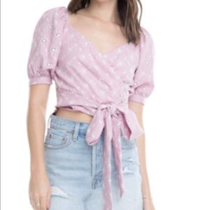 ASTR THE LABEL crop wrap top